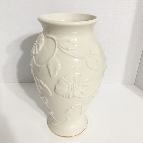 Lenox Accents Lenox American By Design Ivory Porcelain Vase With